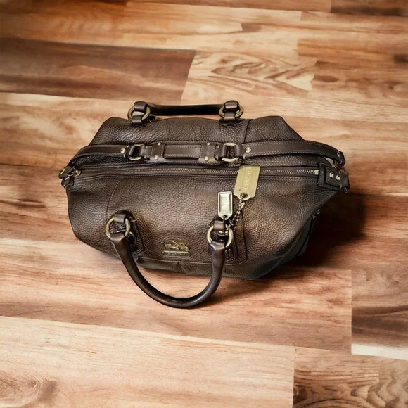 Coach LEGACY Metallic Tote Cowhide
Leather Handbag with Gold Strap - Picture 2 of 9